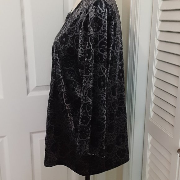 Black and Silver Velour Top PXL Pleated Front 3/4 Sleeve Baby Doll Blouse. - Picture 11 of 11